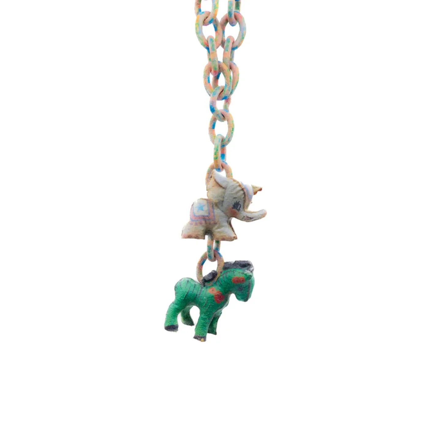 Fully 3D-printed speckled chain carrying an elephant and a green horse charm